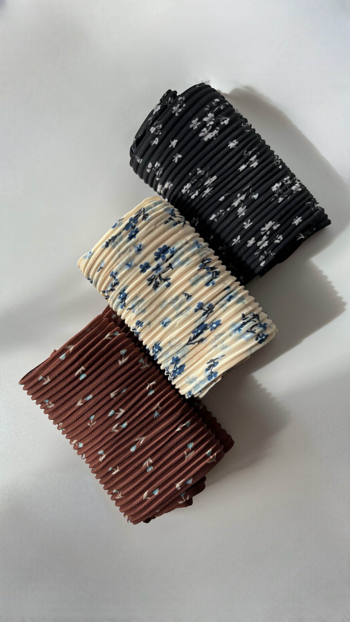 Косынка гофре, коричневый в цветочек — изображение 2